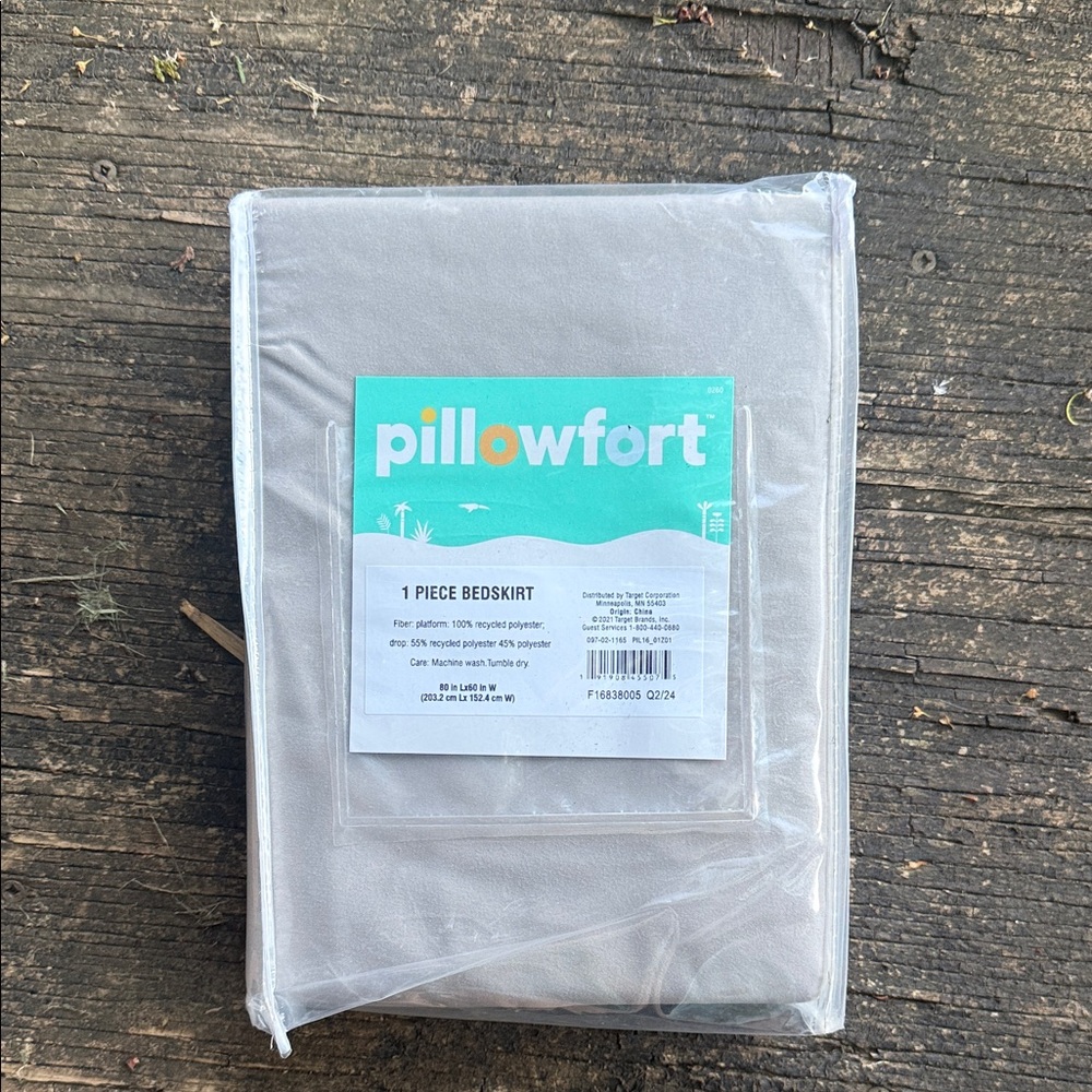 Pillowfort 1-Piece Bedskirt